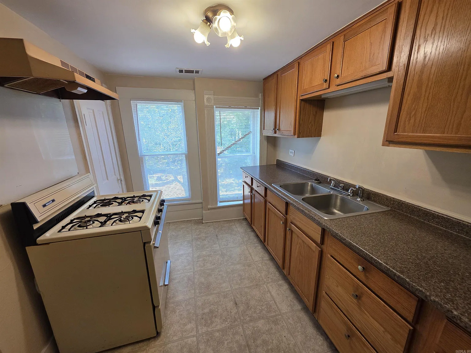 1 bed, 1.0 bath, 738 sqft, $900 — Photo 4
