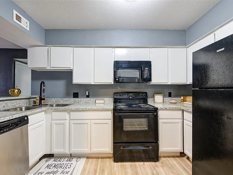 12500 Sandpiper Dr #107 — Photo 4