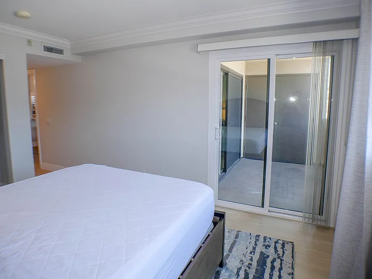 7509 Draper Ave #305 — Photo 23