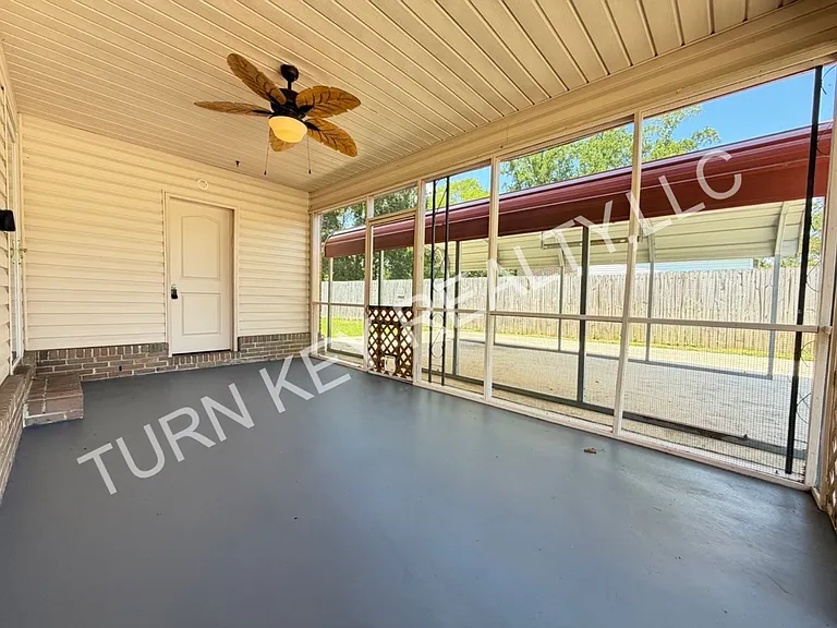 1708 Rogina St — Photo 16