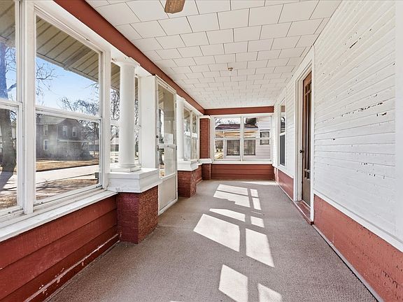 3rd image of 404 E Ash St