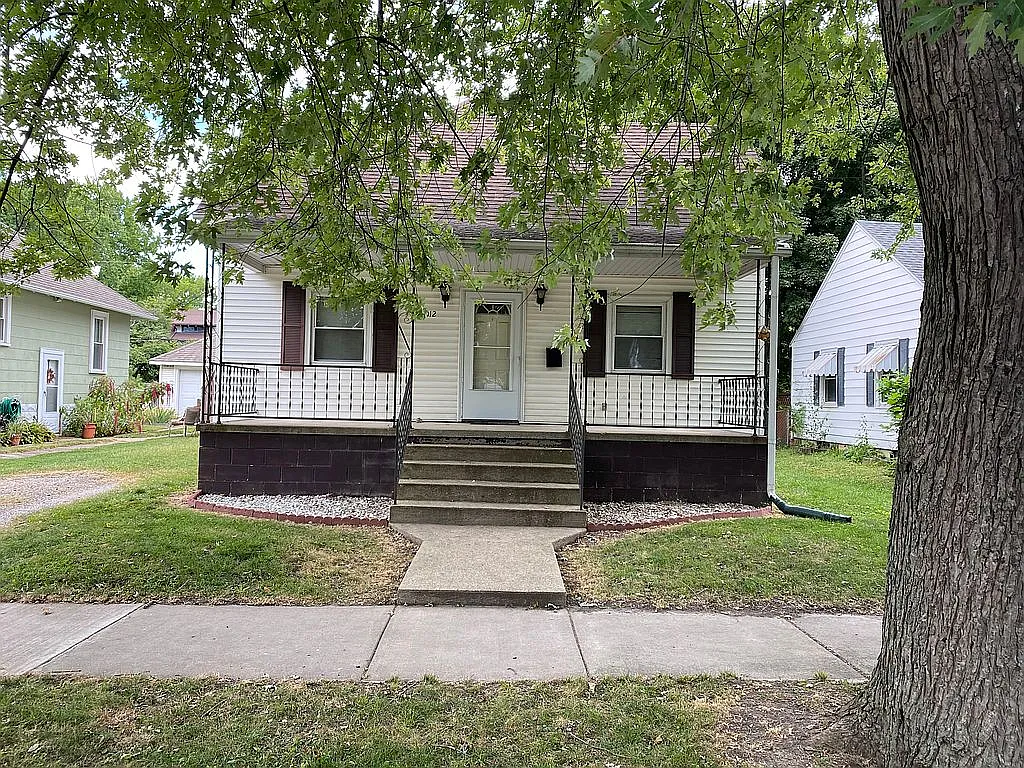 3012 Pine Ave photo 1