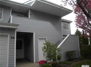 100 Hampton Vista Dr, Manorville, NY 11949
