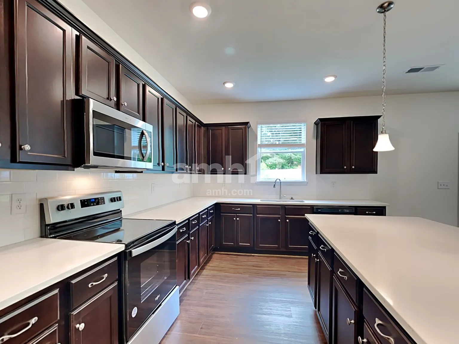 4 bed, 2.5 bath, 2449 sqft, $2,620 — Photo 3