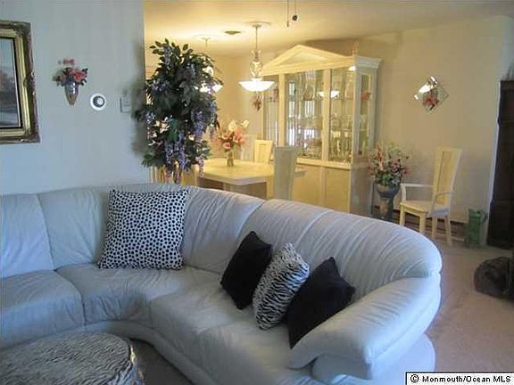 4th image of 133 Milford Ave #61