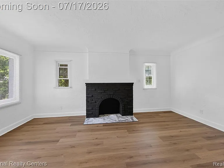 13527 Winthrop St — Photo 39