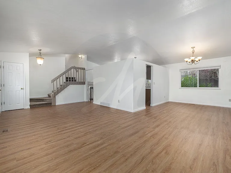 2630 Maroon Bells Ave — Photo 3