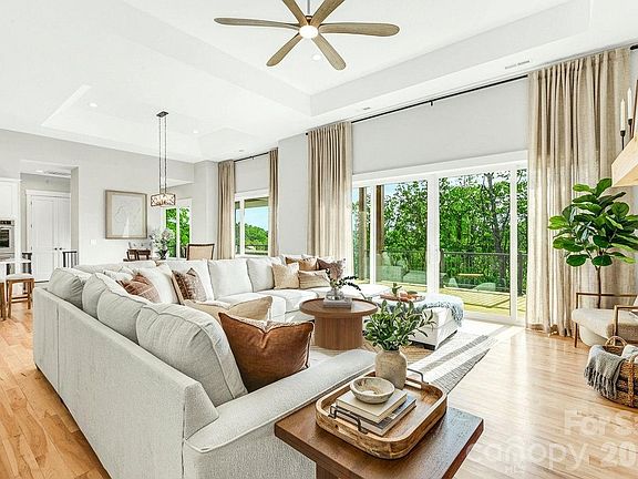 5th image of 128 Saddle Ridge Dr