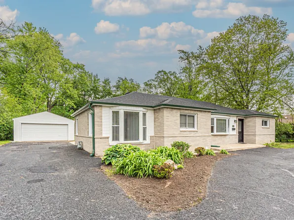 1055 N Bluebonnet Ln, Oak Park, IL 60169