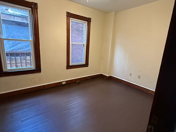 2nd image of 210 Knox St