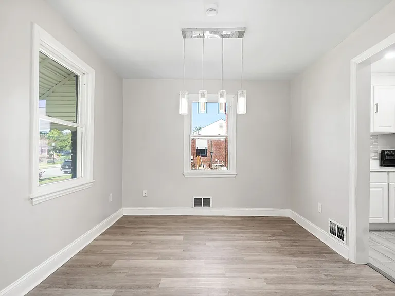 5204 Lackawanna St — Photo 7