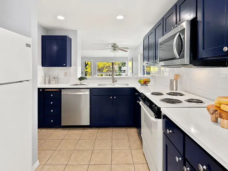 12709 NE 116th St #C304 — Photo 4