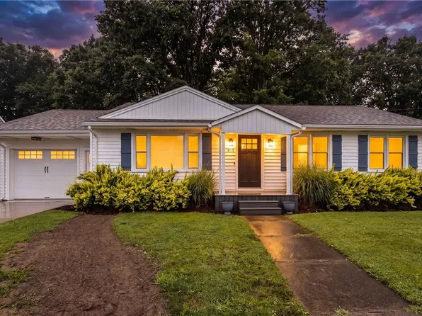 815 Sunset Ave, Grove City, PA 16127
