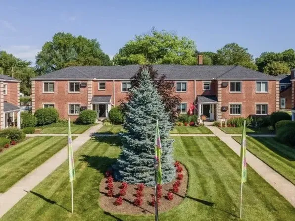 Sycamore Square Apartments