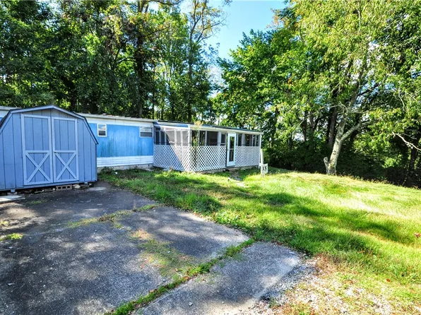 15 Hill St, Fayette City, PA 15438