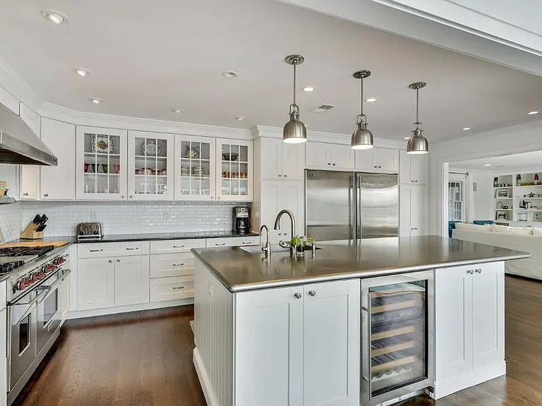 206 Curtis Point Dr — Photo 2