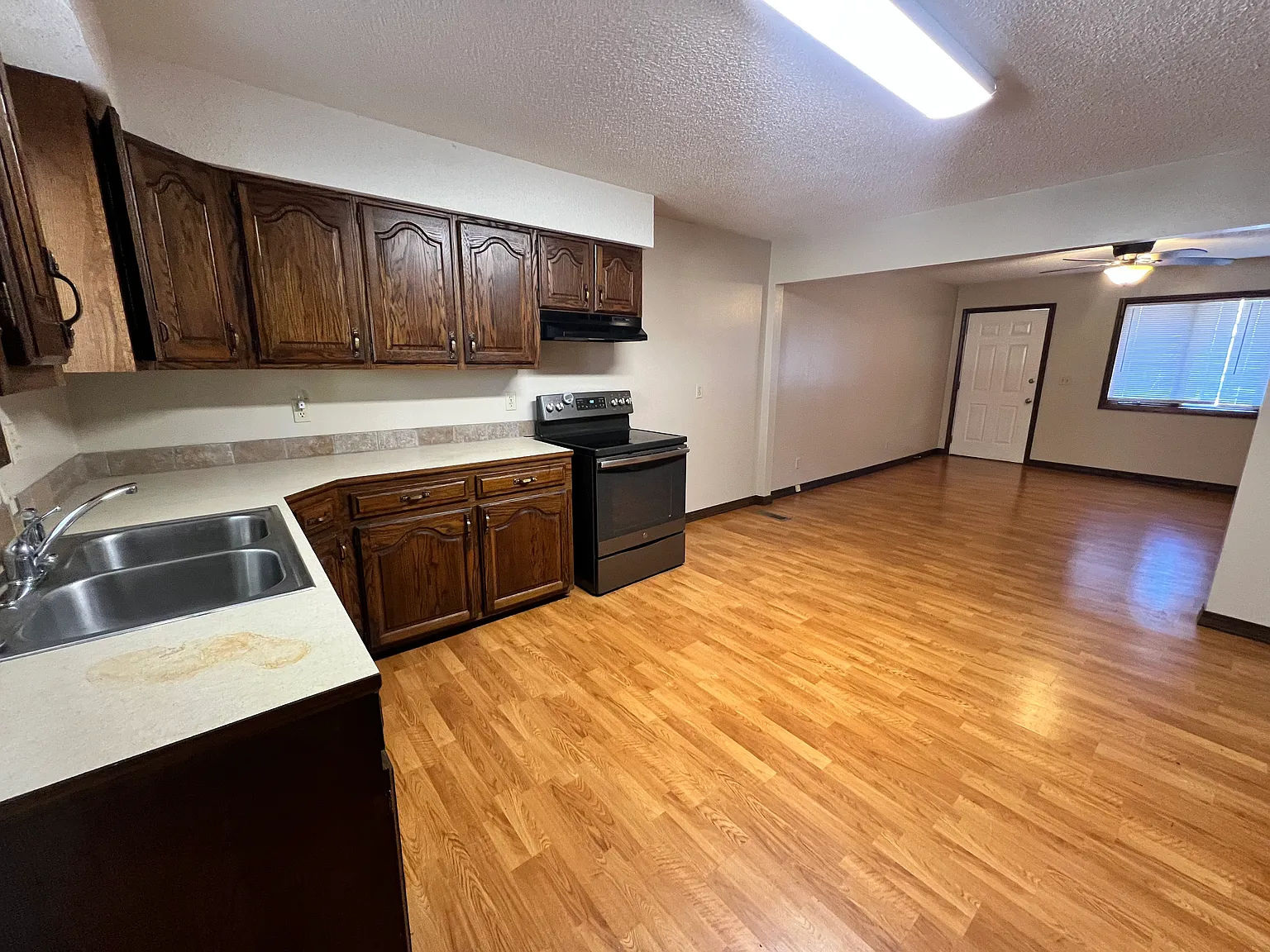 2 bed, 900 sqft, $795 — Photo 3