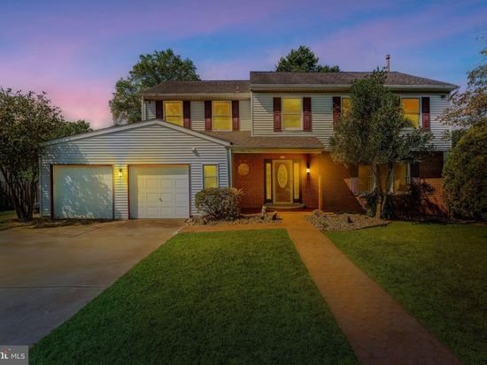 55 Twin Ponds Dr, Sewell, NJ 08080