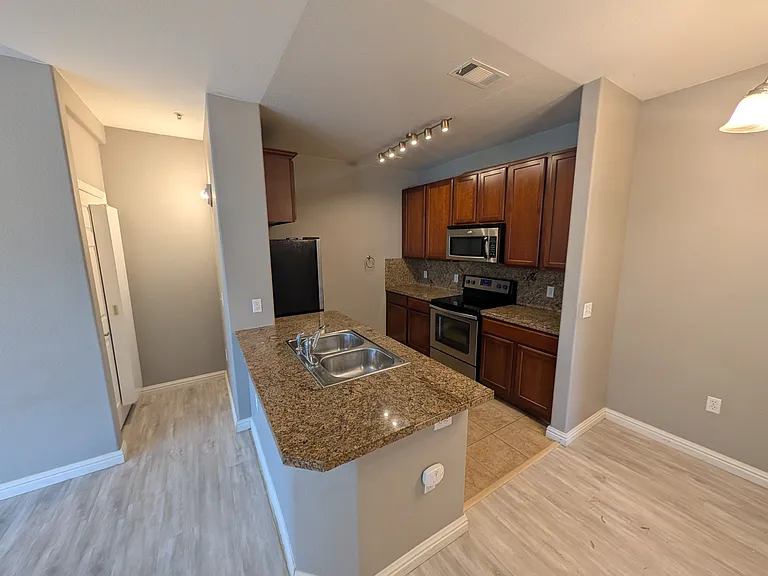 2682 S Cathay Way #109 — Photo 4