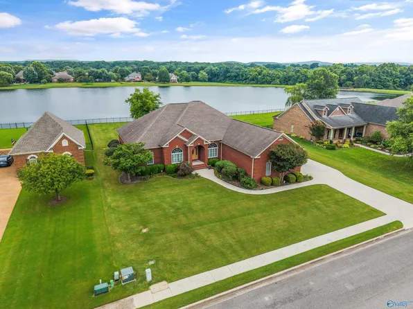 141 Break Water Dr, Huntsville, AL 35811