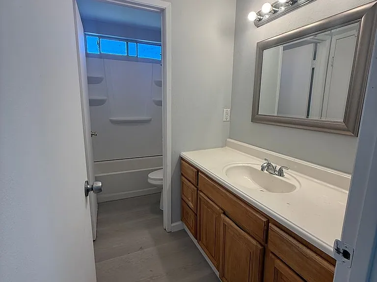 322 Pecan St — Photo 2