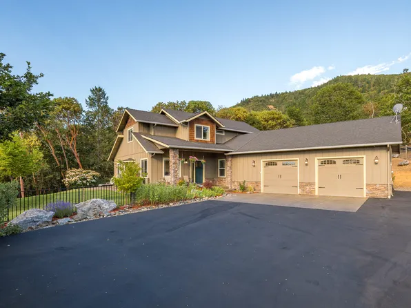 164 Blue Chip Ln, Grants Pass, OR 97527