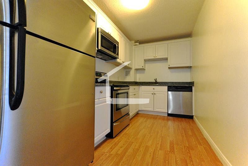 2nd image of 874 Massachusetts Ave #919