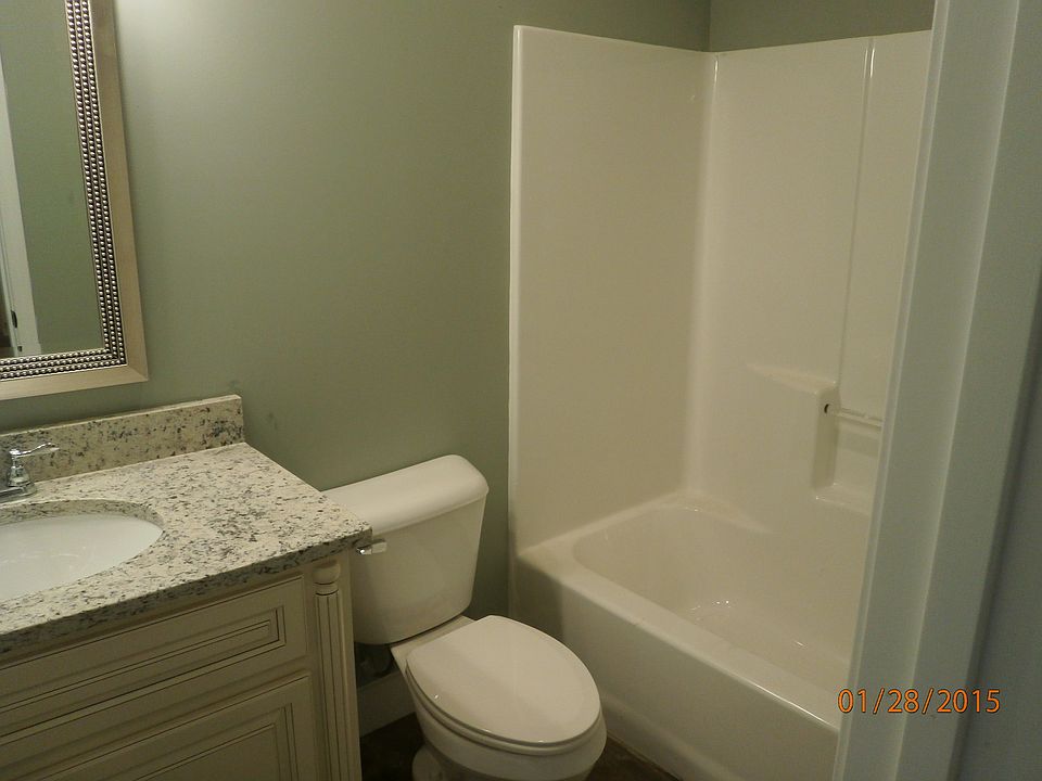 Stevens St Duplex bath 5_01282015