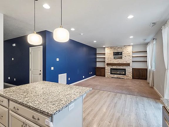2nd image of 1546 W Parkview Dr