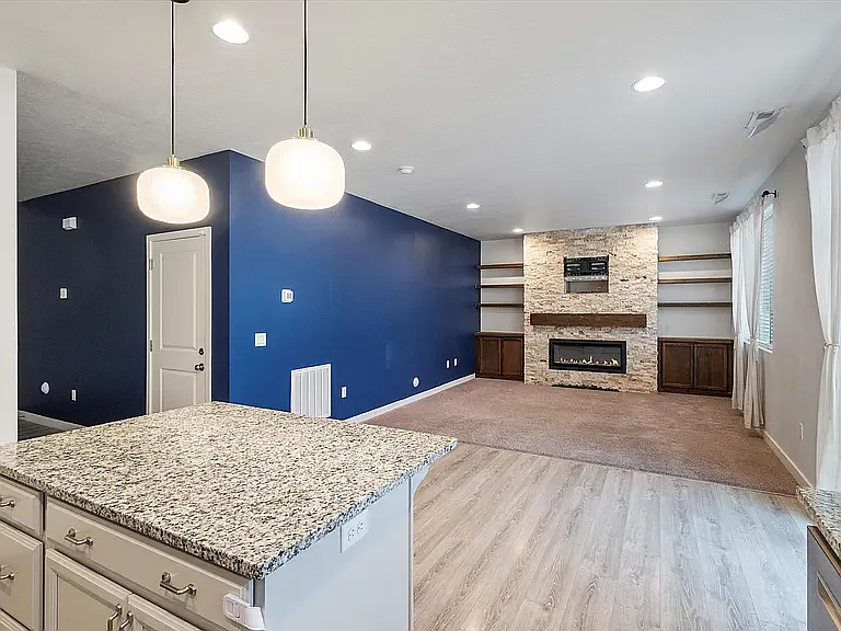 1546 W Parkview Dr — Photo 2