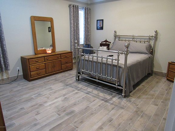 2nd image of 212 Bayberry Lakes Blvd