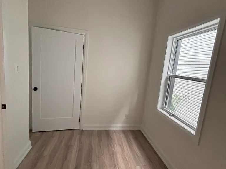84 Eccles St #4 — Photo 9