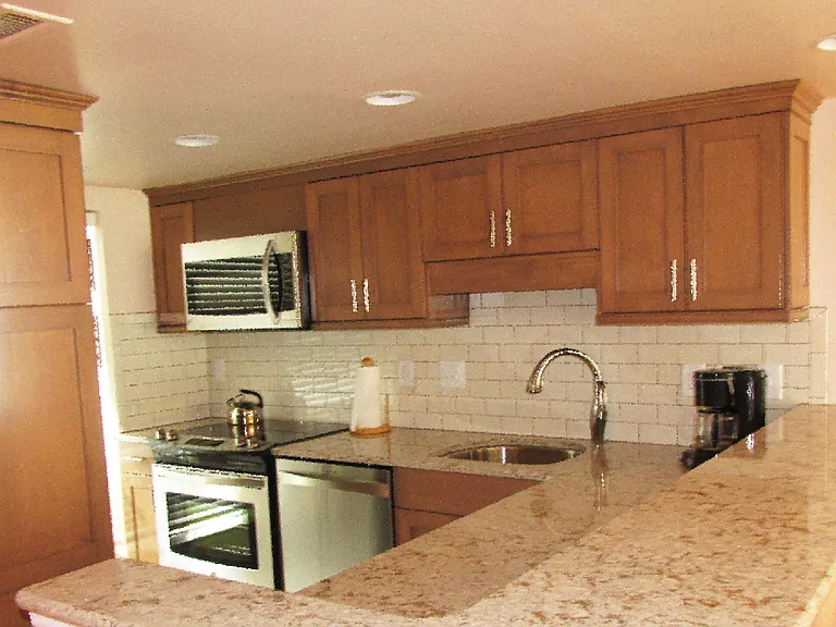 Full kitchen