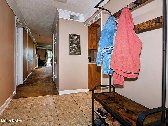 4th image of 111 Donard Park Ave