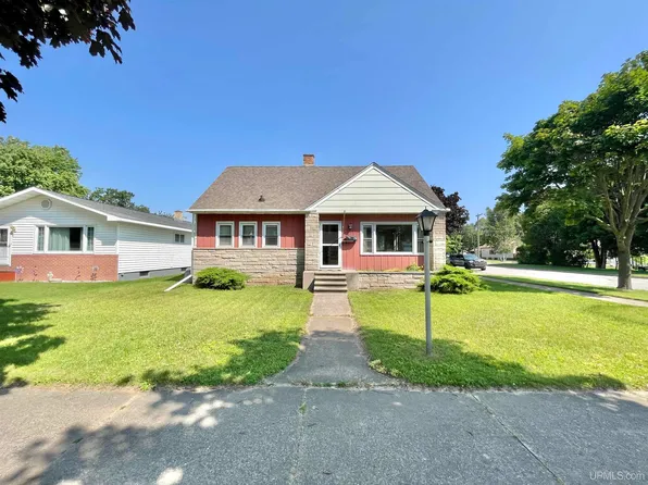 1702 Dakota Ave, Gladstone, MI 49837