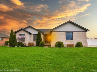 52548 Robins Nest Dr, Chesterfield, MI 48047