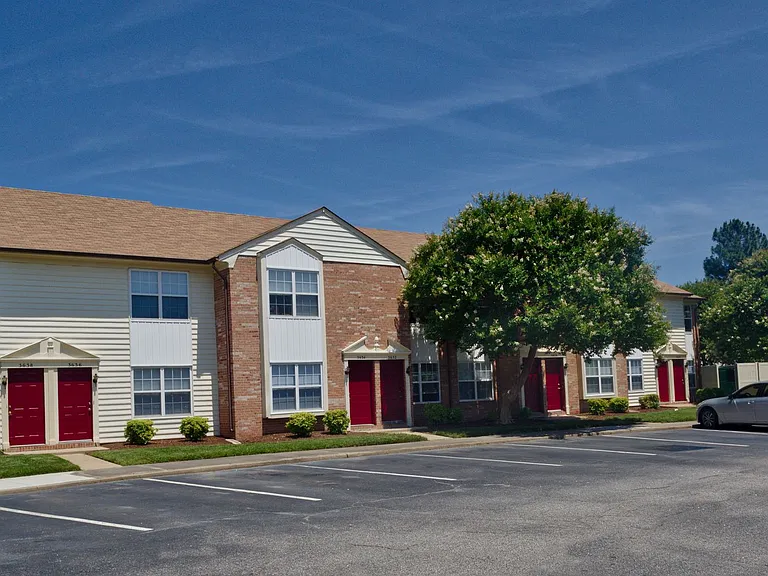 Auburn Place Apartments — Photo 12