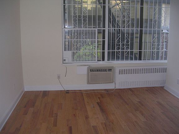 3rd image of 304 E 86th St APT 5