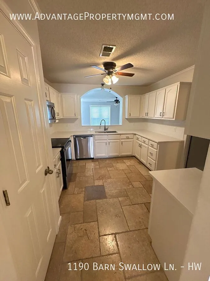 Beautiful 3 Bedroom 2 full bathroom home in Collierville — Photo 2