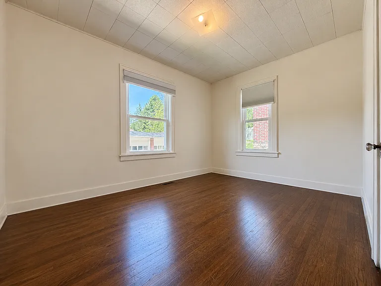 5541 Bartlett St — Photo 10