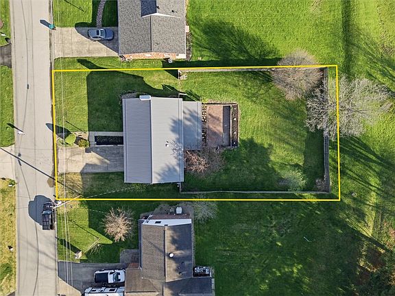 3rd image of 82 Spring Valley Rd N