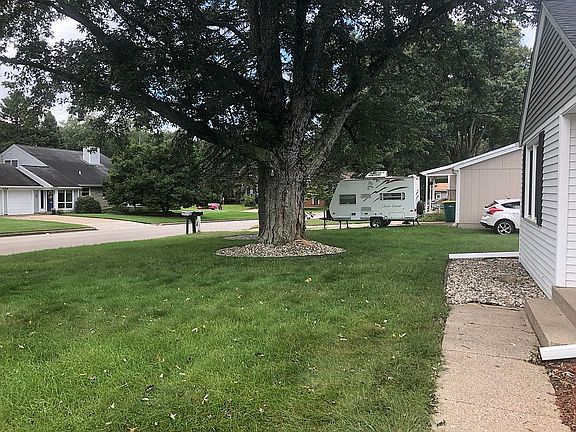 2nd image of 117 Oakland Pl