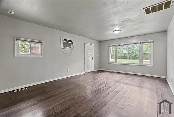 2568 W 19th Pl — Photo 3