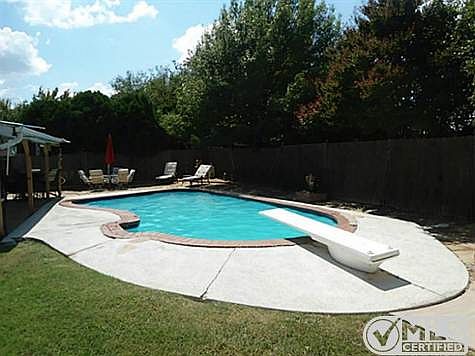 2nd image of 2504 Savannah Ct