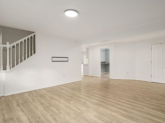 5th image of 5029 Green Creek Rd