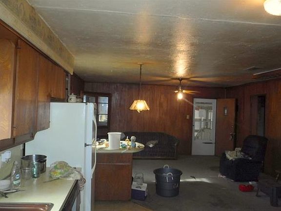 3rd image of 1222 Birch Dr