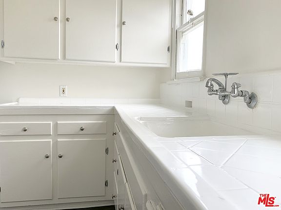 2nd image of 5948 Melrose Ave APT 4