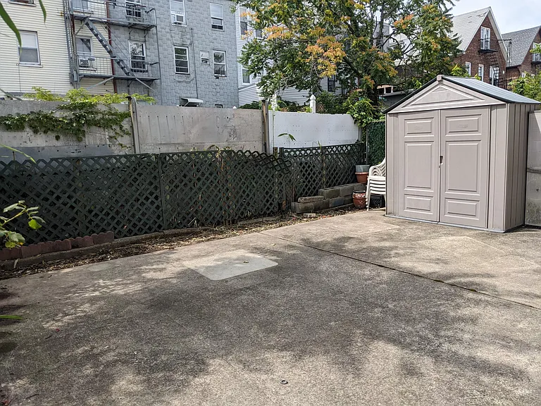 75 Webster Ave #1 — Photo 27