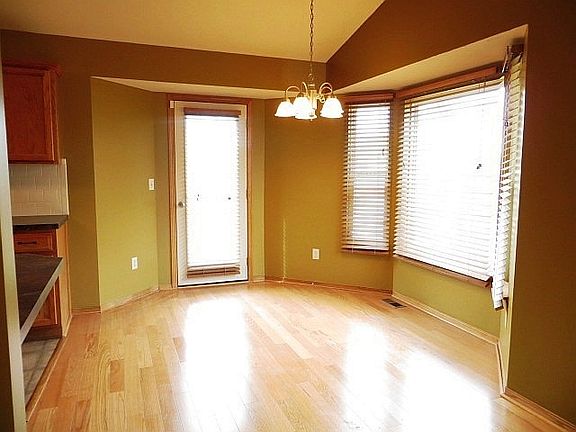 5th image of 1209 E Red River Dr