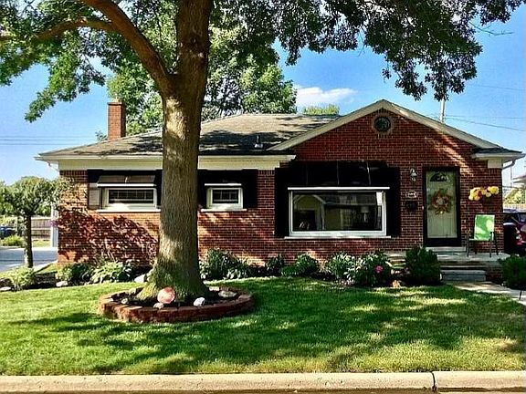 2nd image of 22437 Pointe Dr